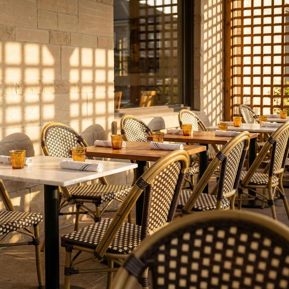 Hand-Woven Wicker Bistro Chair - Outdoor Furniture Dining Set 리뷰 및 가격